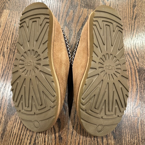 UGG TASMAN Chestnut Slides - Picture 2 of 2